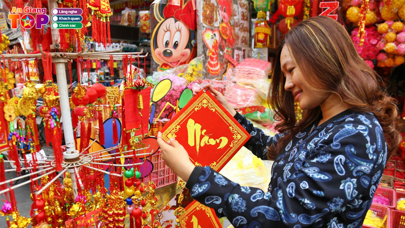 Top-5-dia-chi-ban-do-trang-tri-tet-o-an-giang-dep-lung-linh-angiangtoplist