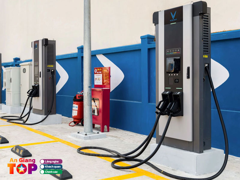 Cua-hang-xang-dau-pvoil-so-55-angiangtoplist