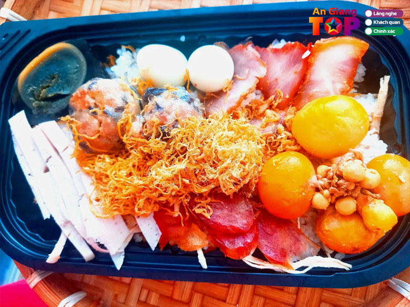 Xoi-ga-trung-non-la-sen-tai-chau-doc-angiangtoplist