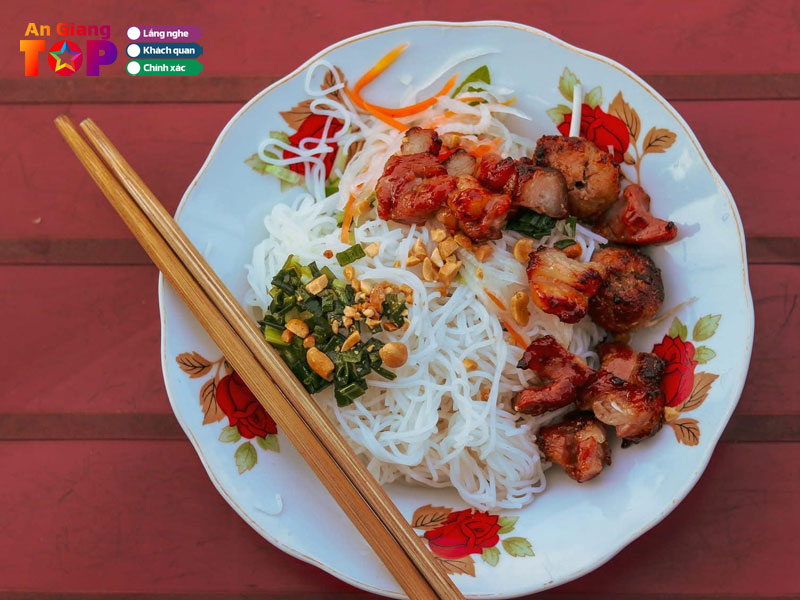Bun-thit-nuong-le-duong-an-giang-angiangtoplist