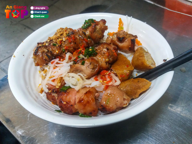 Quan-com-tam-chi-hong-angiangtoplist