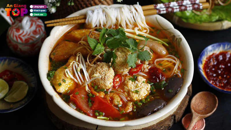 Top-10-quan-bun-rieu-ngon-o-an-giang-dam-da-noi-tieng-angiangtoplist