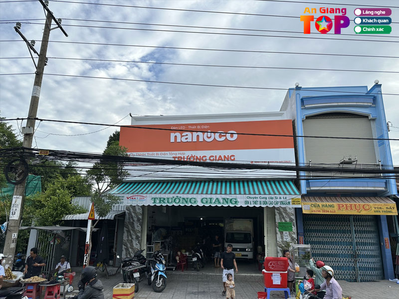 Cua-hang-thiet-bi-dien-tong-hop-truong-giang-angiangtoplist