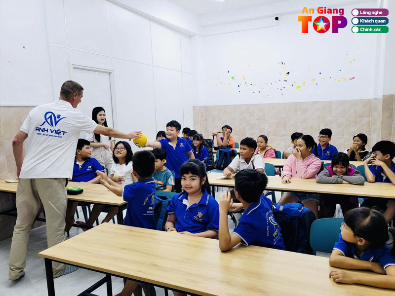 Trung-tam-ngoai-ngu-anh-viet-angiangtoplist