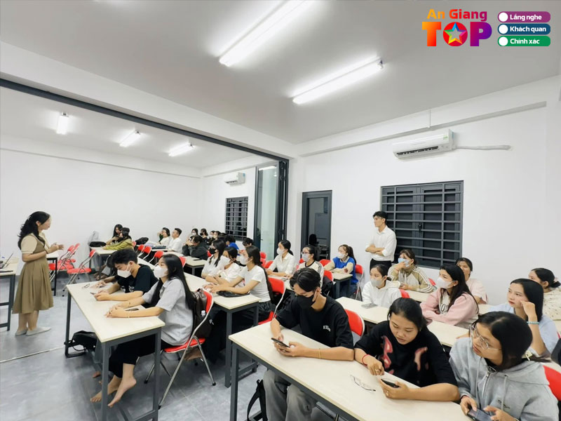 Trung-tam-ngoai-ngu-isee-angiangtoplist