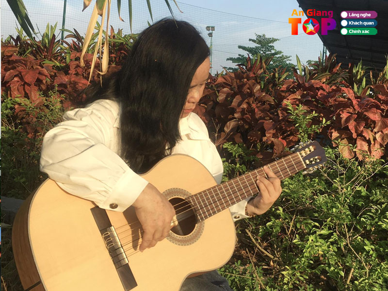 Tuy-hoa-guitar-angiangtoplist