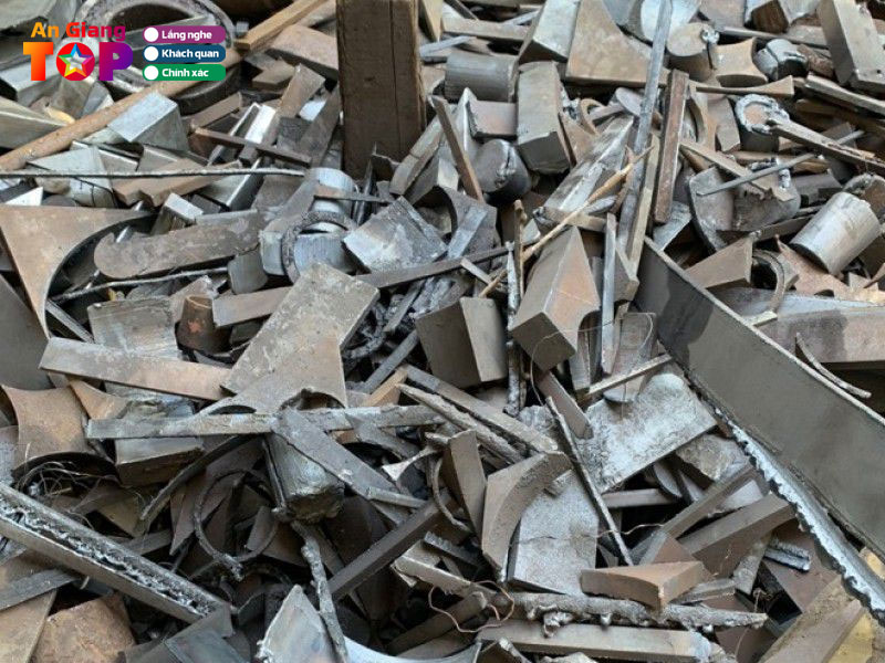 Vua-phe-lieu-minh-luan-angiangtoplist