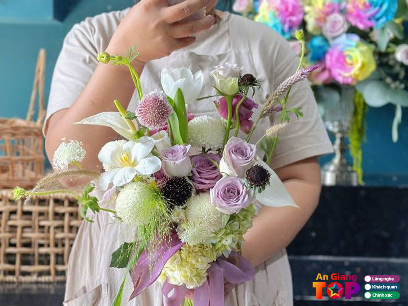 Bee-flowers-angiangtoplist