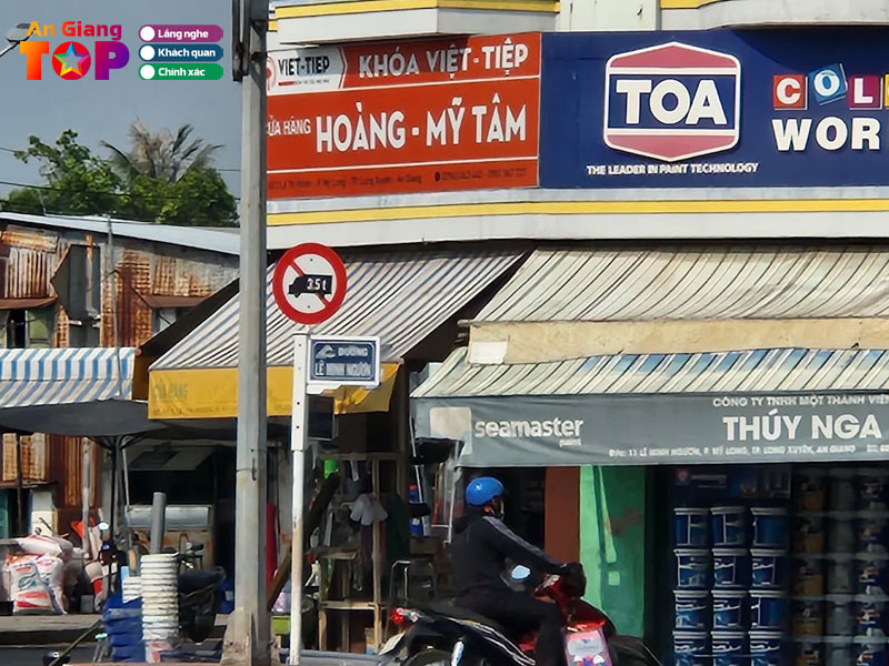 Cua-hang-tap-vat-sat-hoang-my-tam-angiangtoplist