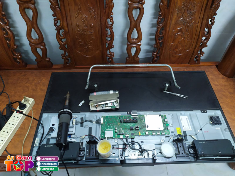 Laptop-may-vi-tinh-dien-tu-dien-lanh-dien-dan-dung-huy-thong-angiangtoplist