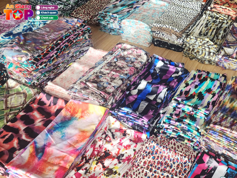 Cua-hang-vai-thanh-dung-angiangtoplist