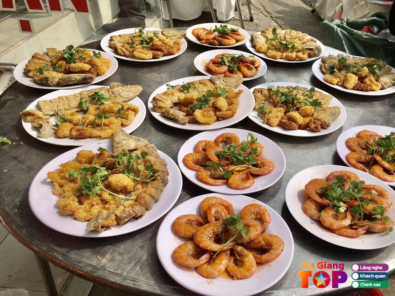 Dich-vu-nau-an-lan-huong-angiangtoplist