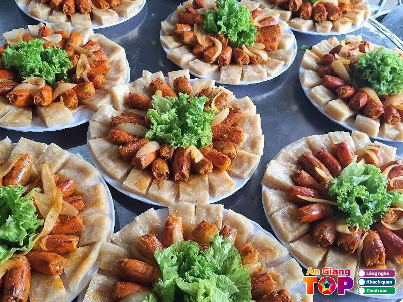 Dich-vu-nau-an-ngan-hien-angiangtoplist