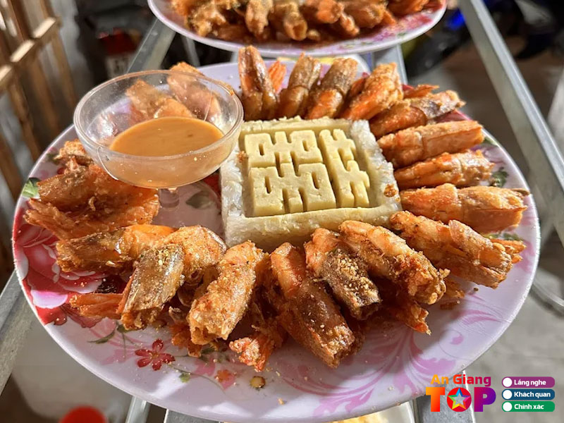 Dich-vu-nau-an-trung-hau-angiangtoplist