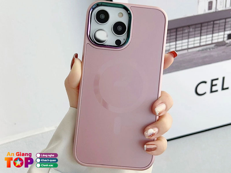 Nhung-tac-dung-cua-viec-su-dung-op-dien-thoai-angiangtoplist