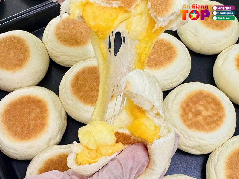 Qs-bakery-tiem-banh-quyen-angiangtoplist