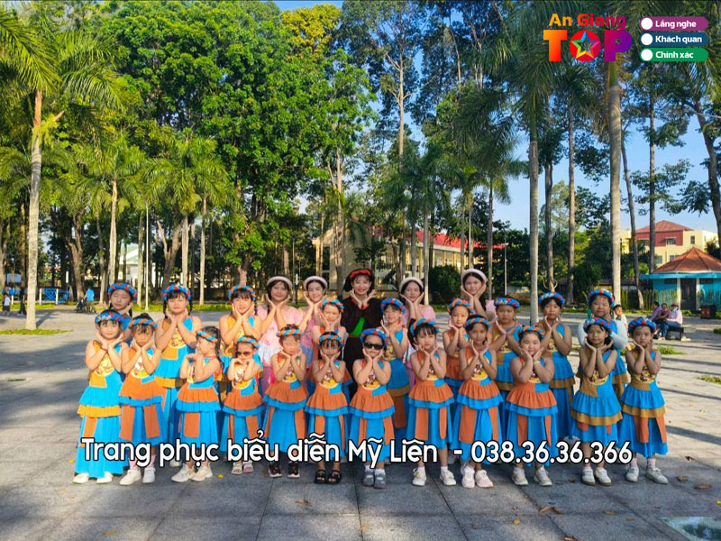 Trang-phuc-bieu-dien-my-lien-angiangtoplist