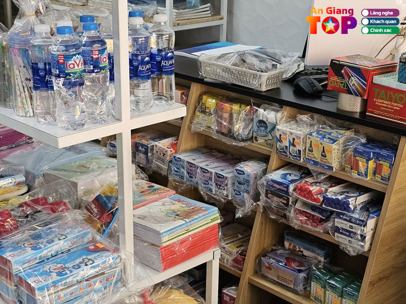 Van-phong-pham-huu-bach-moc-angiangtoplist