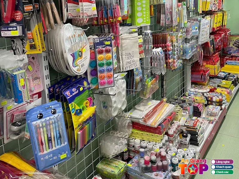 Van-phong-pham-ly-bang-angiangtoplist