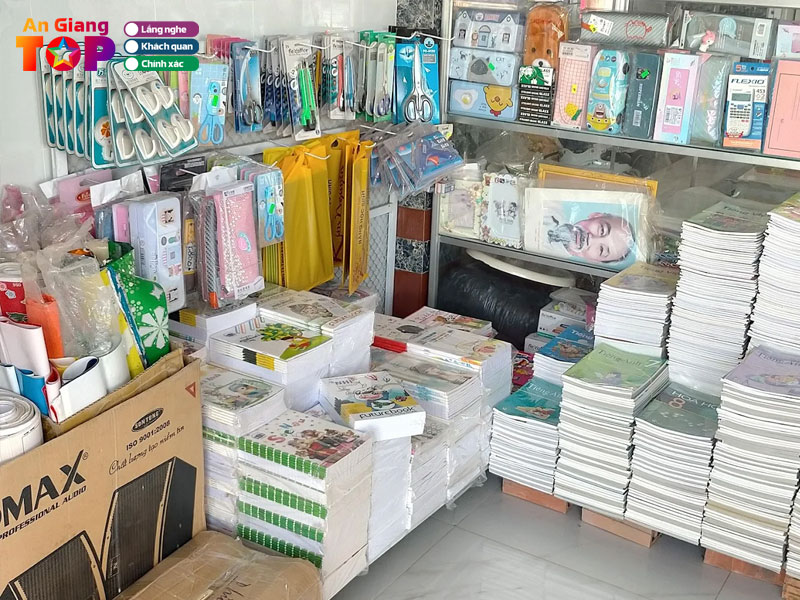 Van-phong-pham-phuoc-chau-angiangtoplist