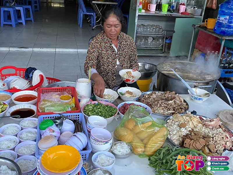 Goi-y-mot-vai-dia-chi-thuong-thuc-chao-bo-tri-ton-o-an-giang-ngon-nhat-angiangtoplist