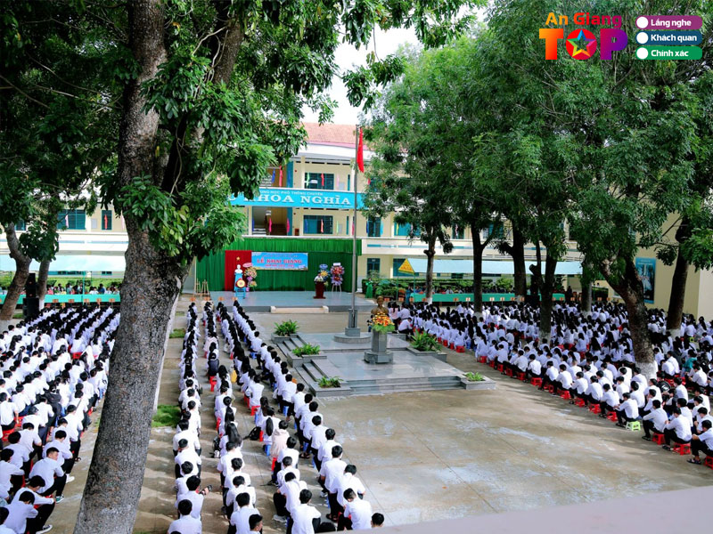 Nen-chon-truong-chuyen-nao-o-an-giang-cho-con-angiangtoplist