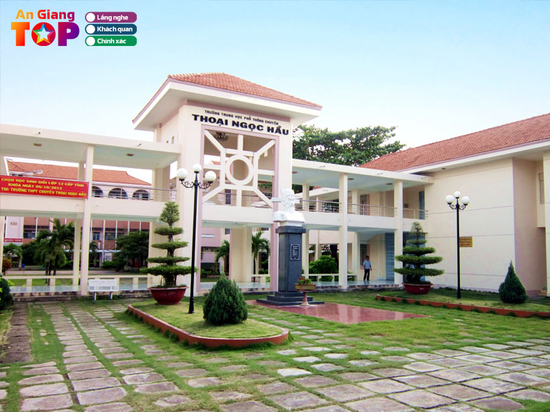 Truong-thpt-chuyen-thoai-ngoc-hau-angiangtoplist