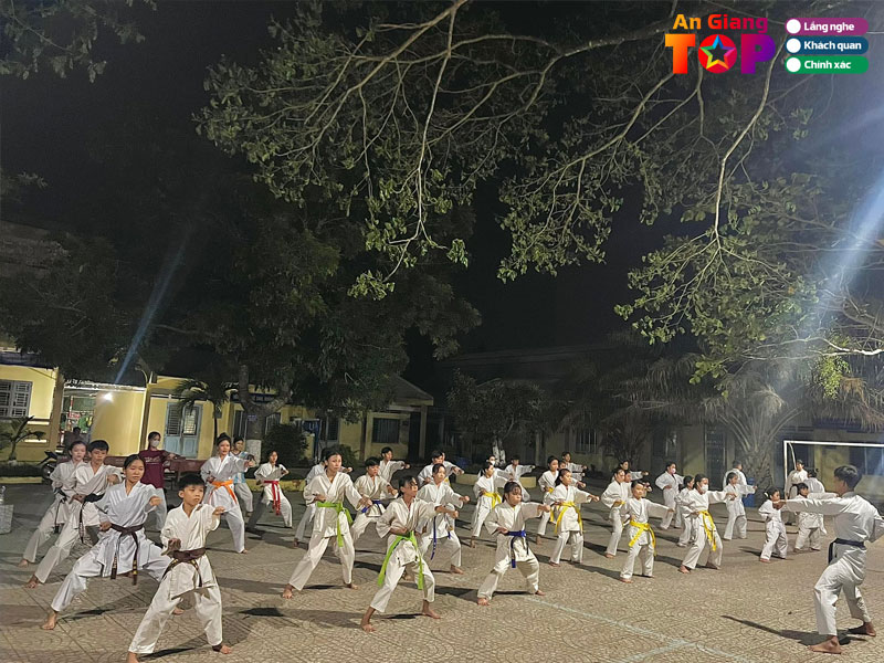 Clb-karate-hon-dat-angiangtoplist