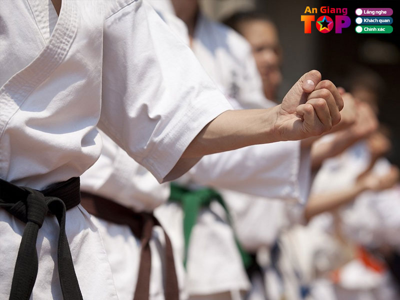 Nhung-loi-ich-cua-hoc-vo-karate-angiangtoplist