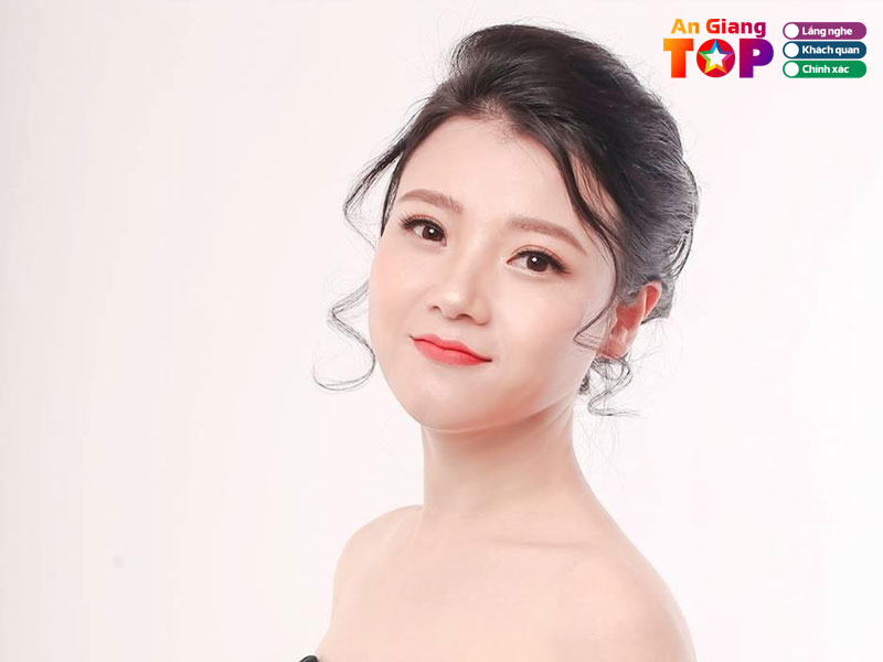 Nhung-ly-do-ban-nen-chon-trang-diem-khi-du-tiec-angiangtoplist