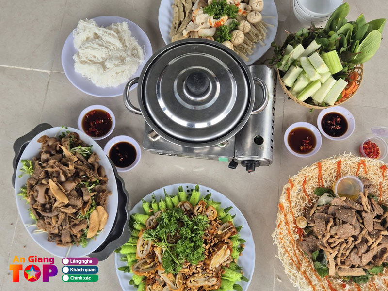 Quan-an-gia-dinh-hoang-yen-angiangtoplist