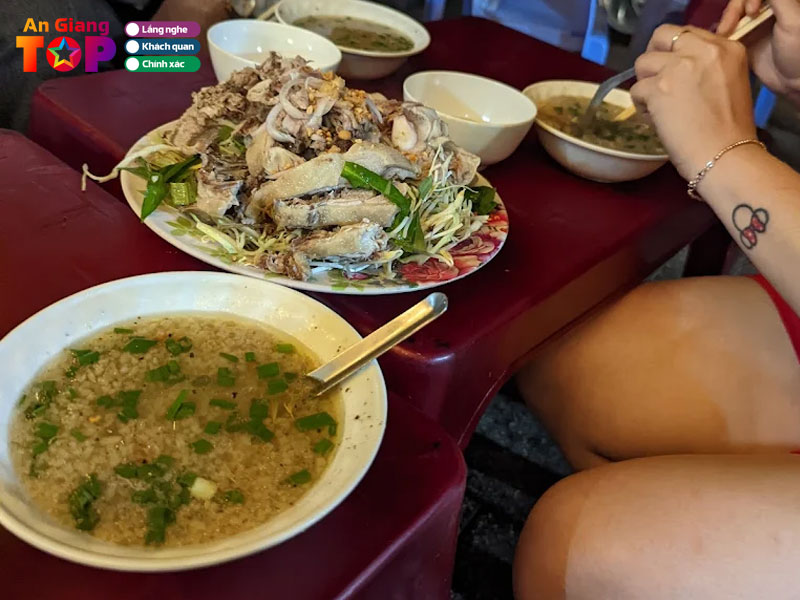 Quan-chao-ga-vit-hu-tieu-ba-nam-angiangtoplist