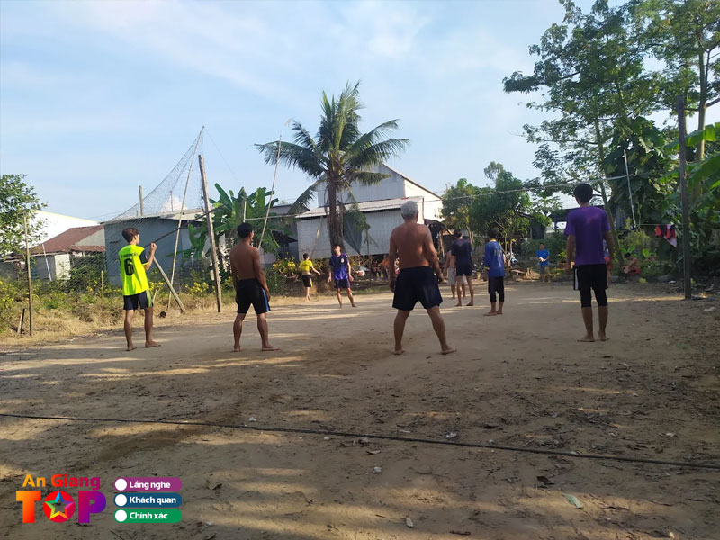 San-bong-chuyen-ut-ni-angiangtoplist