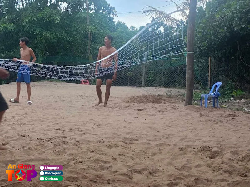 San-bong-chuyen-ut-son-angiangtoplist