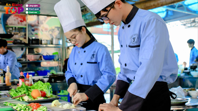 Top-5-trung-tam-day-nau-an-o-an-giang-tan-tam-dam-bao-dau-ra-angiangtoplist