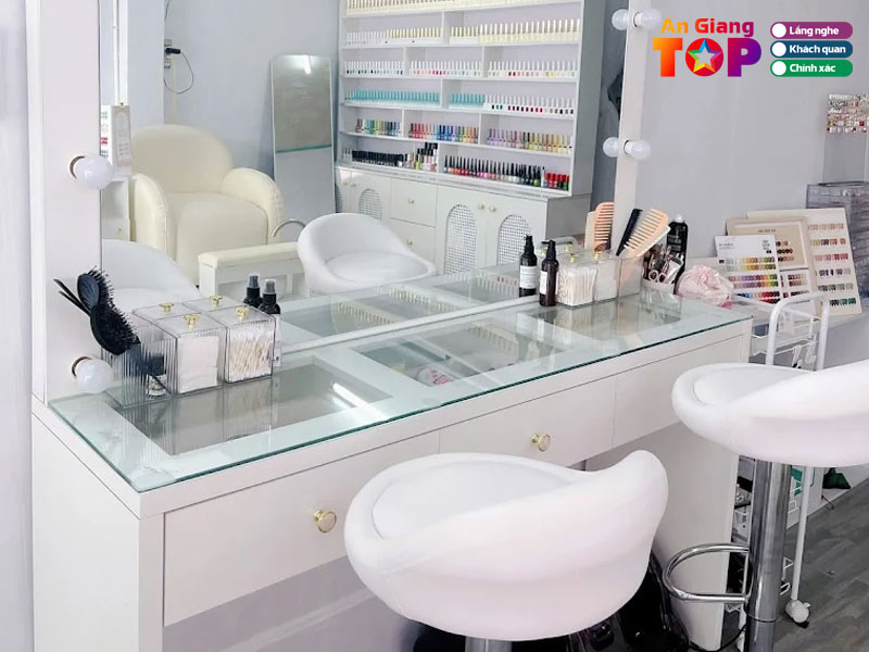 Tram-makeup-artist-dia-chi-trang-diem-du-tiec-o-an-giang-xinh-xeo-angiangtoplist