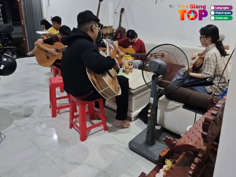 2c-guitar-angiangtoplist