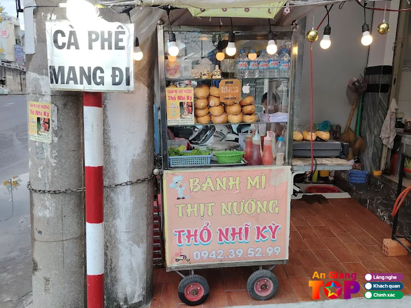 Banh-mi-tho-nhi-ky-hoang-tran-angiangtoplist