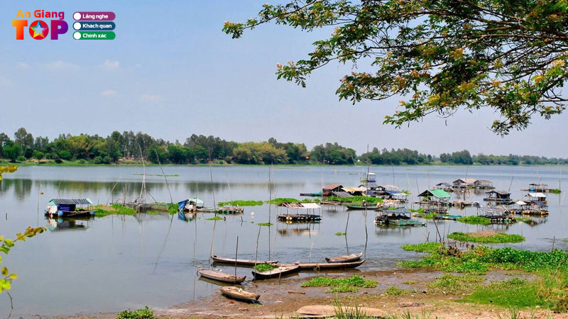 Bung-binh-thien-kham-pha-ho-nuoc-troi-giua-long-an-giang-angiangtoplist