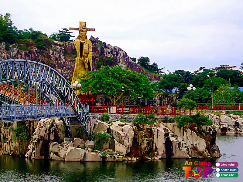 Hoat-dong-vui-choi-tai-ho-ong-thoai-angiangtoplist