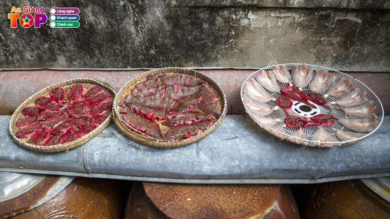 Kham-pha-10-loai-dac-san-kho-an-giang-nhat-dinh-phai-thu-angiangtoplist