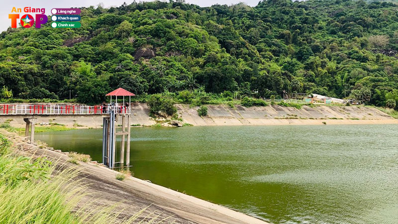 Kham-pha-ve-dep-cua-vien-ngoc-xanh-ho-soai-so-o-an-giang-angiangtoplist