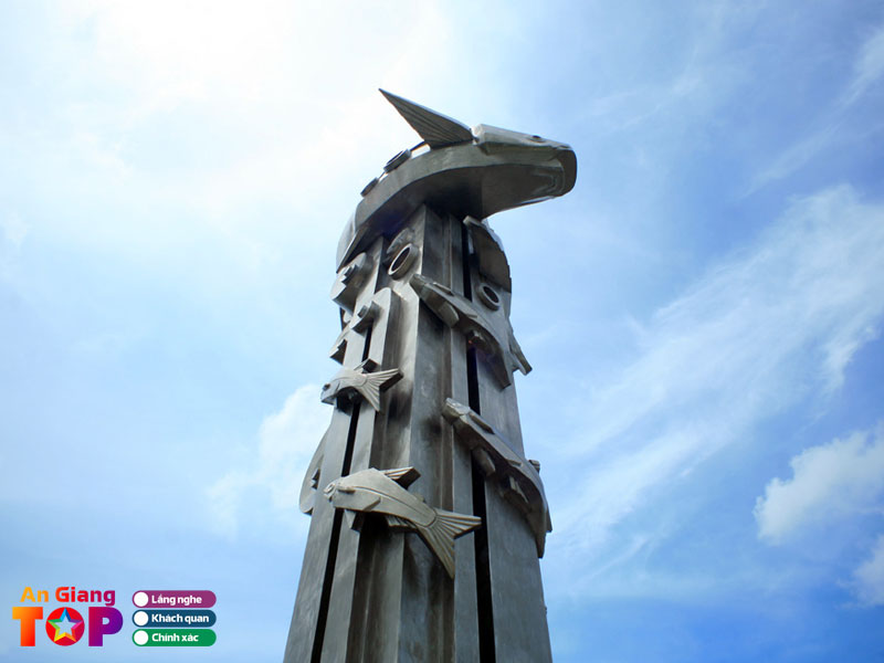 Kien-truc-doc-dao-va-khong-gian-xung-quanh-angiangtoplist