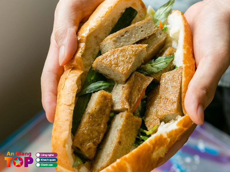 Meo-chon-quan-banh-mi-cha-ca-ngon-angiangtoplist