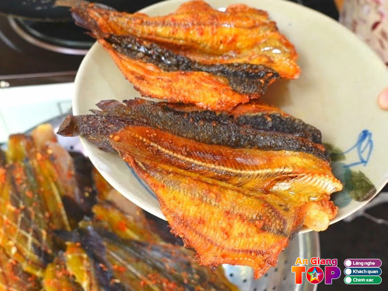 Meo-lua-chon-duoc-dac-san-kho-o-an-giang-ngon-gia-ca-hop-ly-angiangtoplist