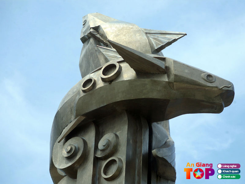 Mot-vai-luu-y-khi-tham-quan-tuong-dai-ca-basa-angiangtoplist