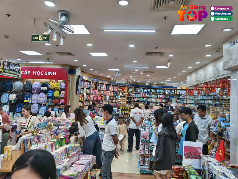 Nha-sach-fahasa-angiangtoplist