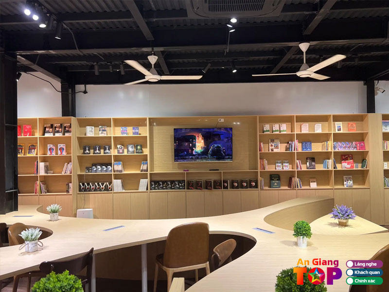 Nhung-luu-y-khi-chon-quan-cafe-sach-angiangtoplist