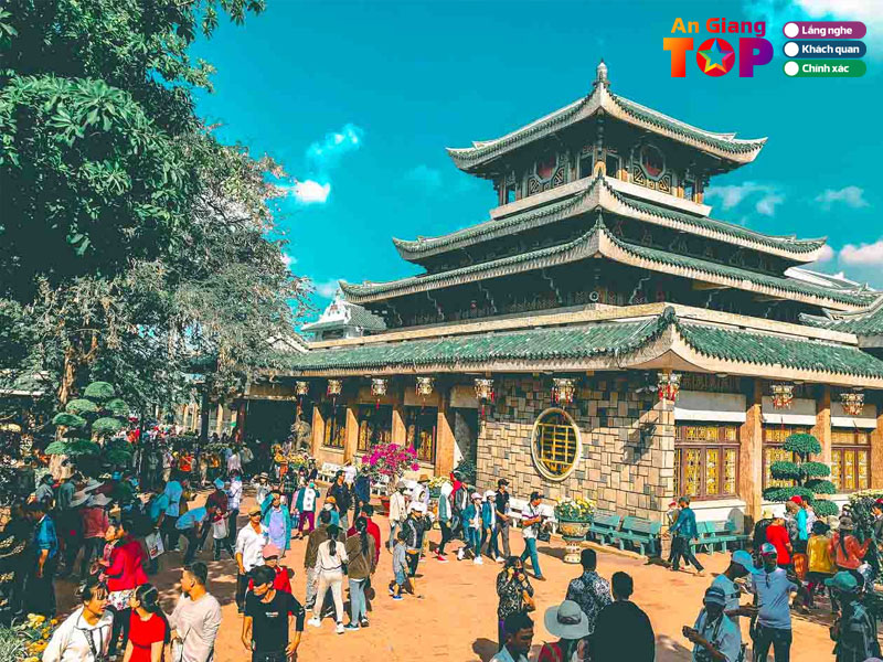 Nui-sam-diem-den-tam-linh-noi-bat-angiangtoplist