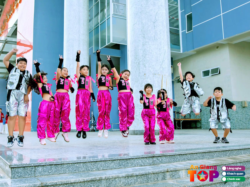 Skinny-crew-dance-studio-angiangtoplist